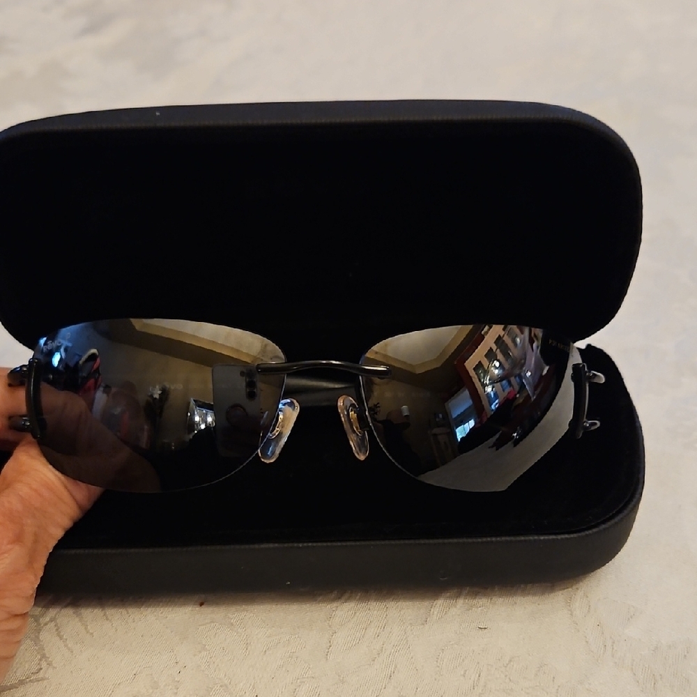 Revo Model 3068 Made In Italy Sleek Black Polarized Sunglasses With Case